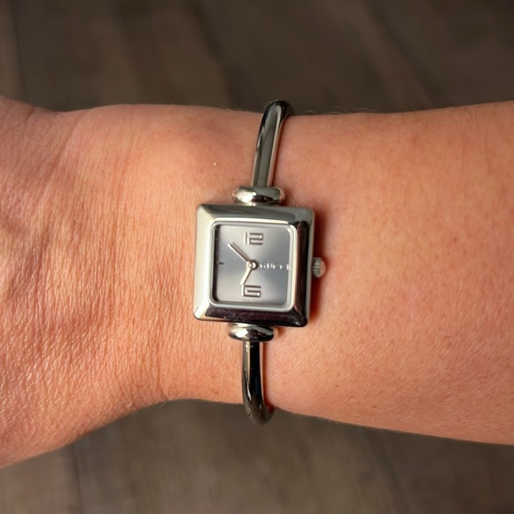 Gucci 1900L Watch Ladies Square Quartz Grey Dial Silver 19mm Swiss Made - Picture 3 of 5